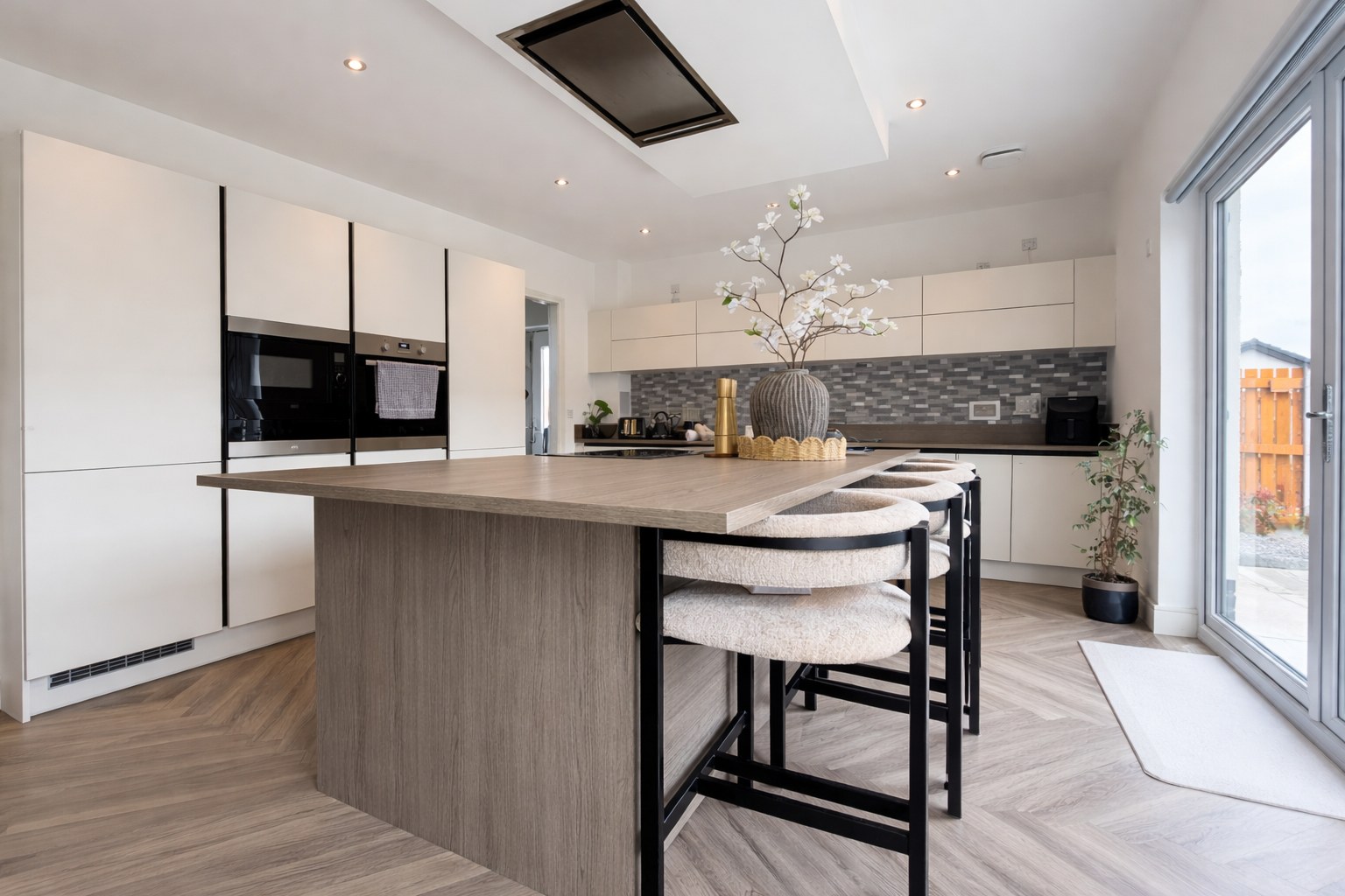 Ardena Property interior and exterior